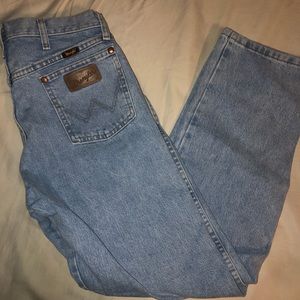 Light wash wrangler jeans!